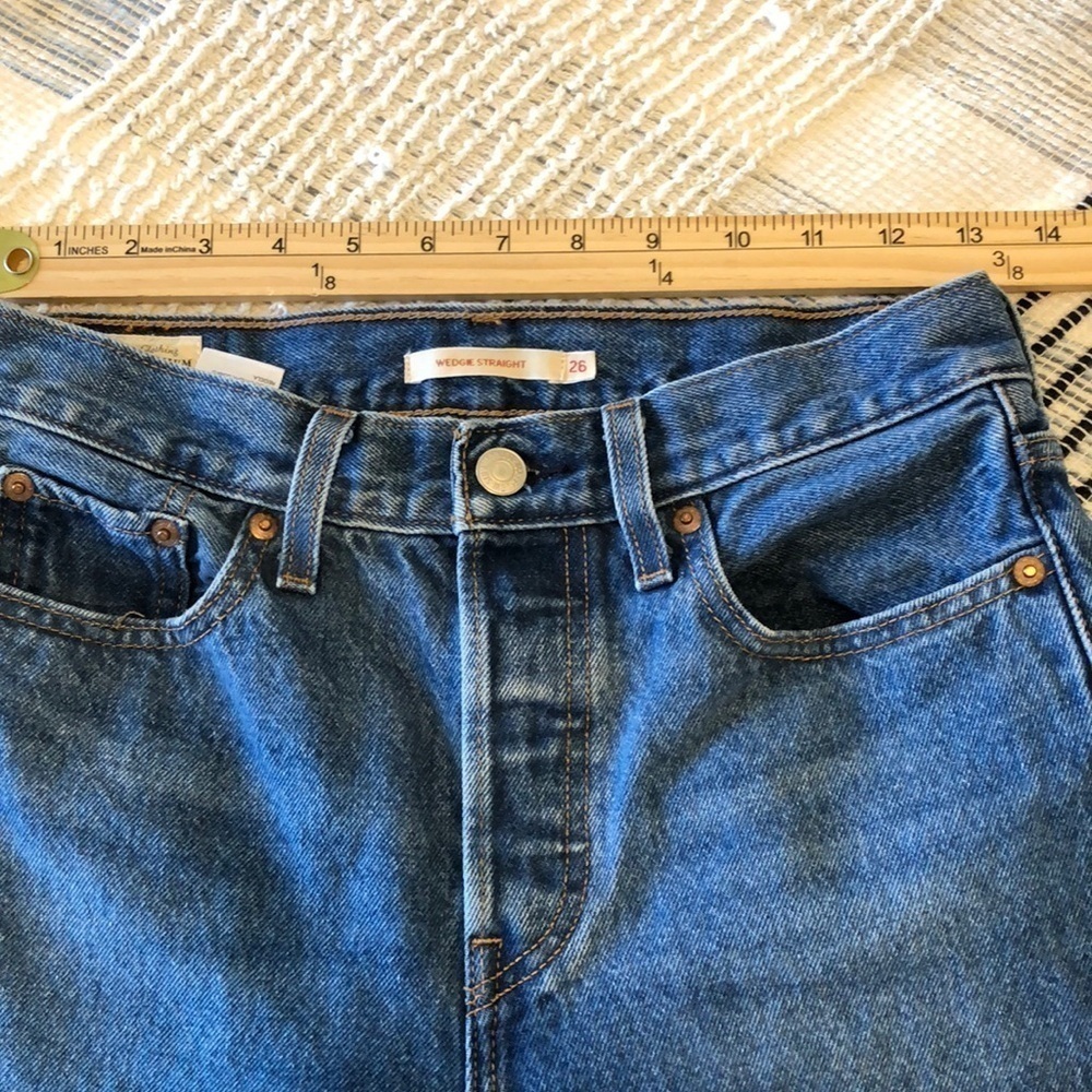 Levi's Womens Jeans Sz 26 Wedgie Straight Med Wash Distressed Denim Casual Thick - Picture 5 of 8